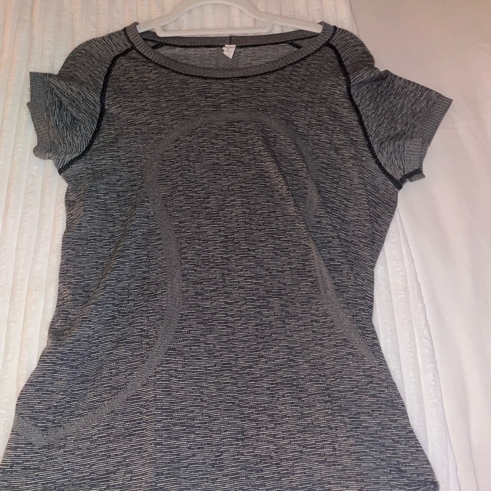 Size 10 lululemon swiftly shirt